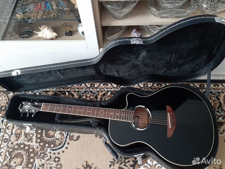 Полуакустическая гитара Yamaha APX 500II