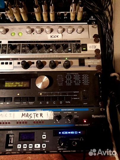 Студийное музыкальное оборудование