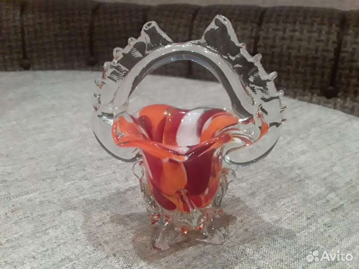 Конфетница с ручкой цветное стекло