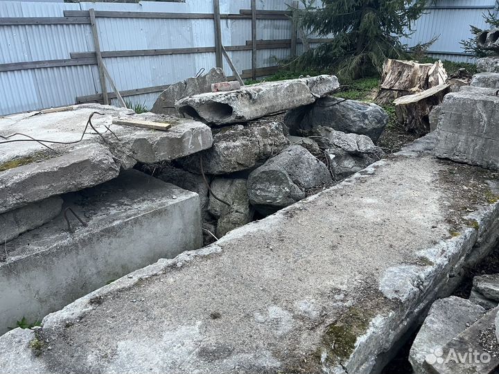 Бетонные блоки и обрезки плит даю 5 т кто заберет