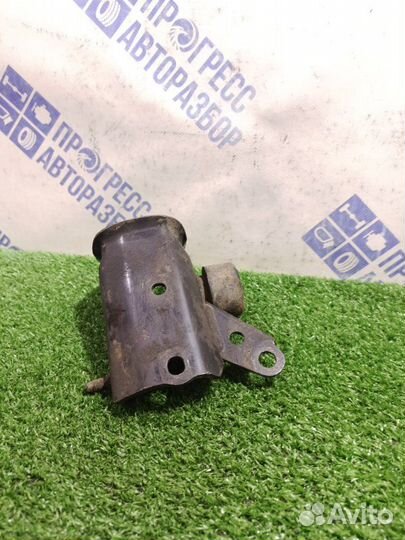 Кронштейн опоры двигателя задний Toyota Avensis