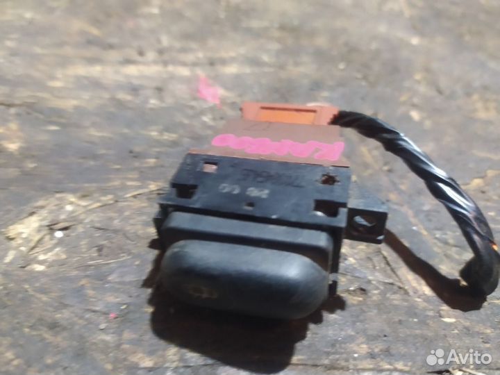 Кнопка центрального замка Renault Kangoo I (1997—2003) 1, I