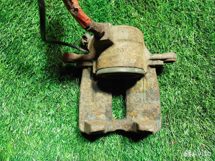 Суппорт правый передний Mercedes-Benz C-class