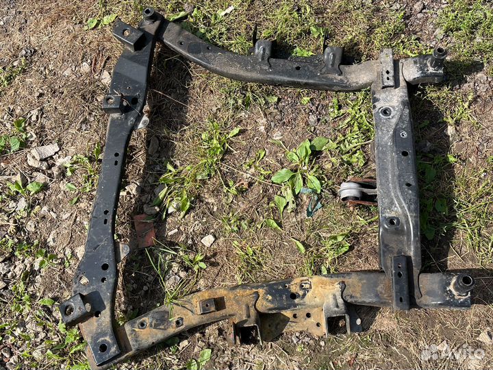 Рено каптюр подрамник 1,6 сvt