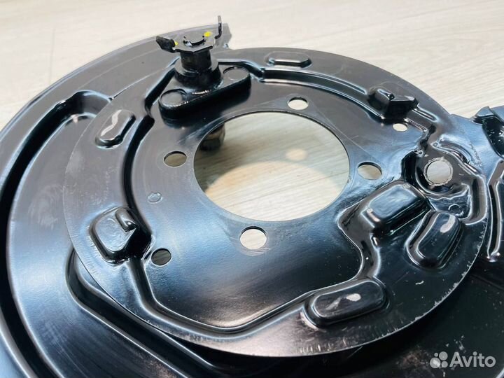 Пыльники тормозные задние пара Toyota Avensis 250