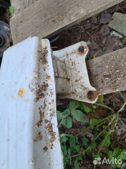 Усилитель бампера задний Skoda Yeti 2011