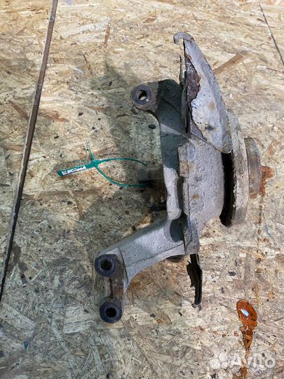 Кулак поворотный передний правый Logan 2005-2014