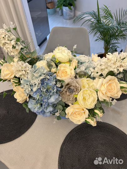 Искусственные цветы композиция