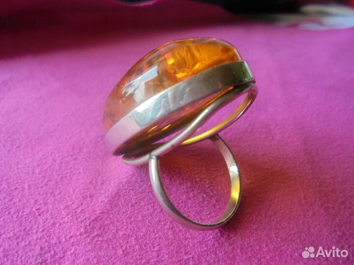 Янтарь природн 3,5х2,5 см инклюз Кольцо 17 р мельх