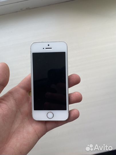 iPhone SE, 32 ГБ