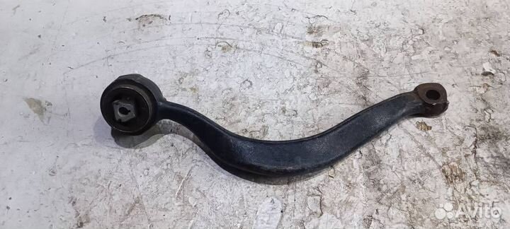 Рычаг передний правый поперечный