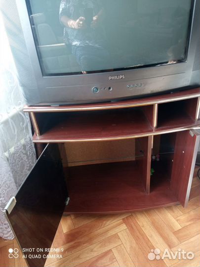 Телевизор и тумба