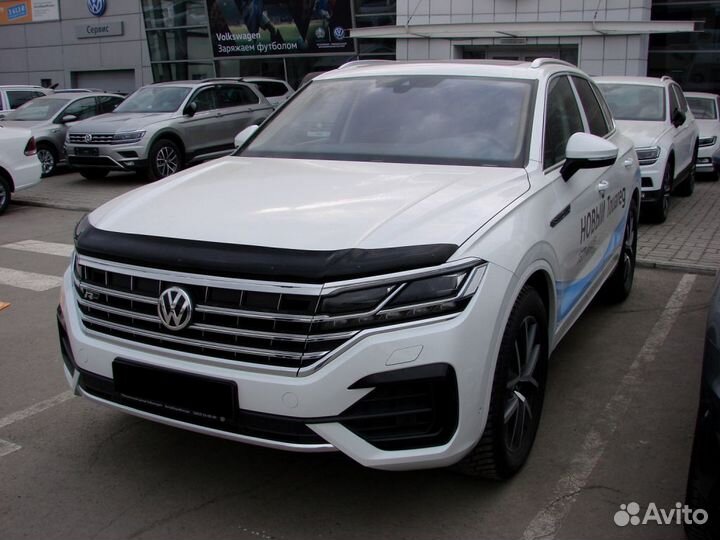 Дефлектор капота Volkswagen Touareg 2018, темный