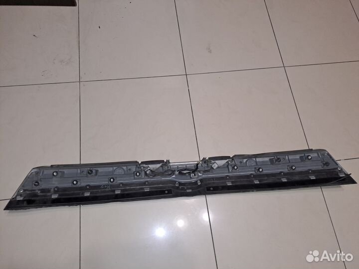 Накладка крышки багажника Субару Форестер SG 2006г