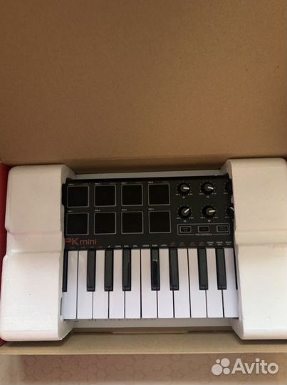 Akai PRO MPK mini MK2 Миди клавиатура