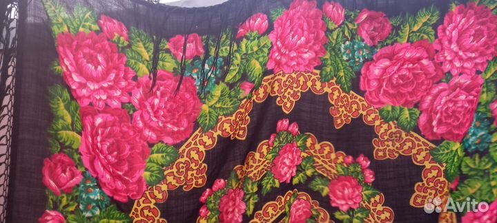 Павловопосадская шаль и платок