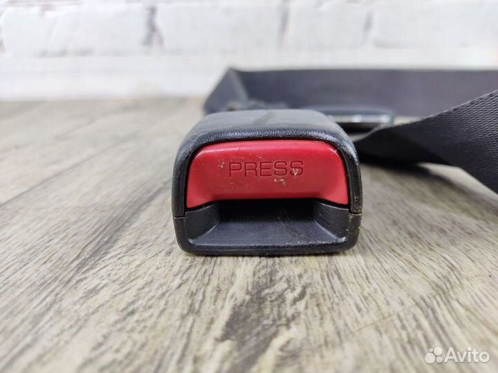 Ремень безопасности задний Carina E