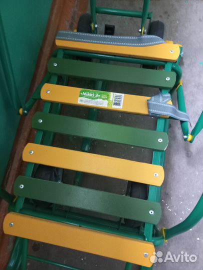 Детские санки с выдвижными колесами