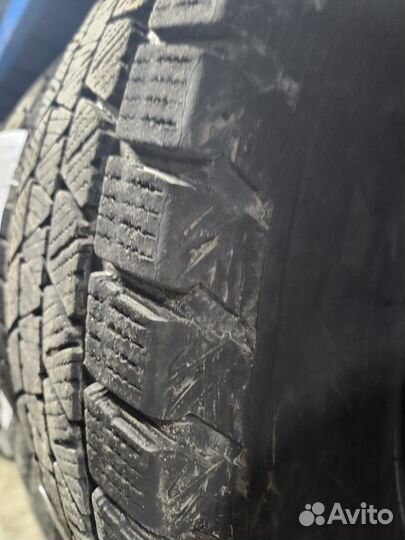 Bridgestone Blizzak Ice 265/65 R17