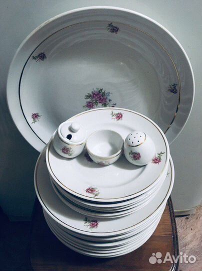 Наборы посуды и тарелки