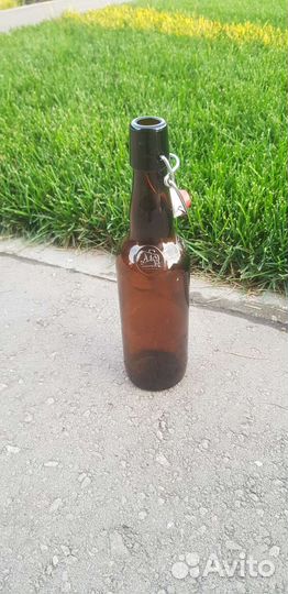 Бутылка с бугельной пробкой