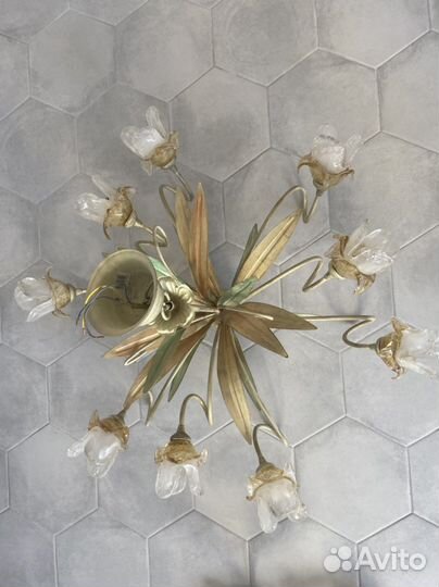 Люстра и настенные светильники