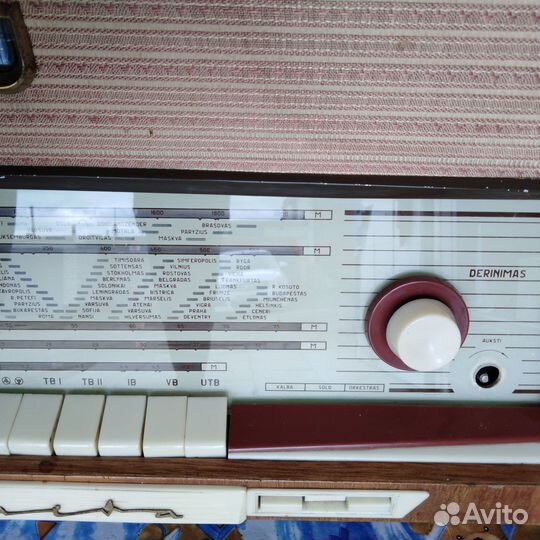 Ретро приемник-магнитола ламповый вайва