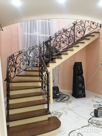 Кованые изделия: лестница, перила