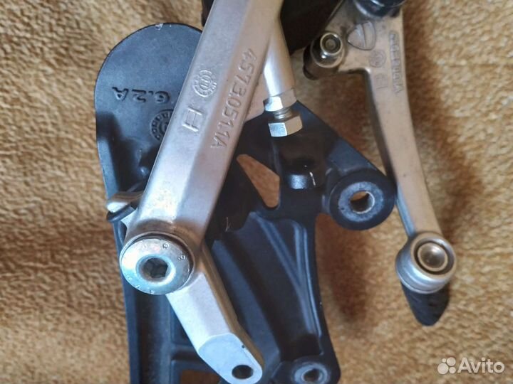 Педали мотоцикла Ямаха