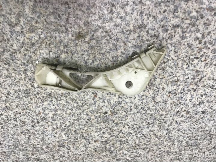 Кронштейн бампера прав. перед. Mazda 6