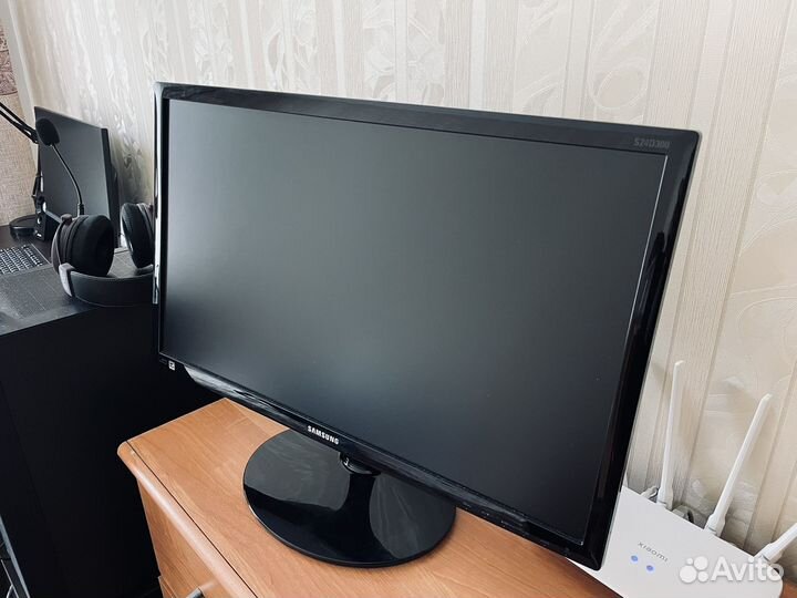 Монитор Samsung S24D300H