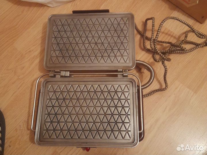 Электровафельница элис402