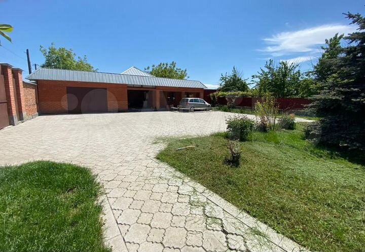 Дом 380 м² на участке 14 сот.