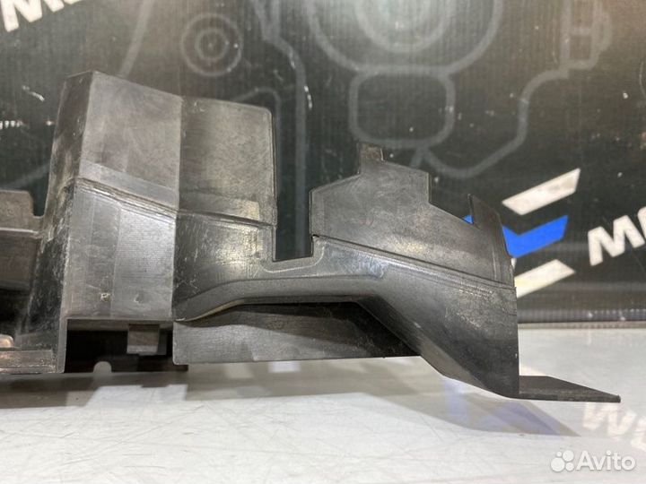 Воздуховод радиатора передний левый Volkswagen