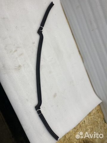 Уплотнитель капота Chevrolet Cruz