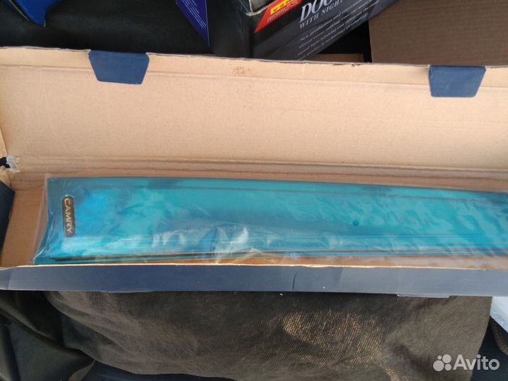 Накладки на боковые стойки дверей Camry 2007