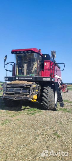 Уборка урожая комбайном