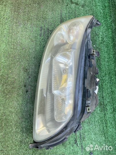 Фара правая 30698854 Volvo XC70 SZ