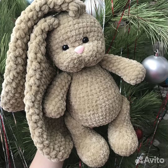 Вязаный плюшевый зайчик ручная работа