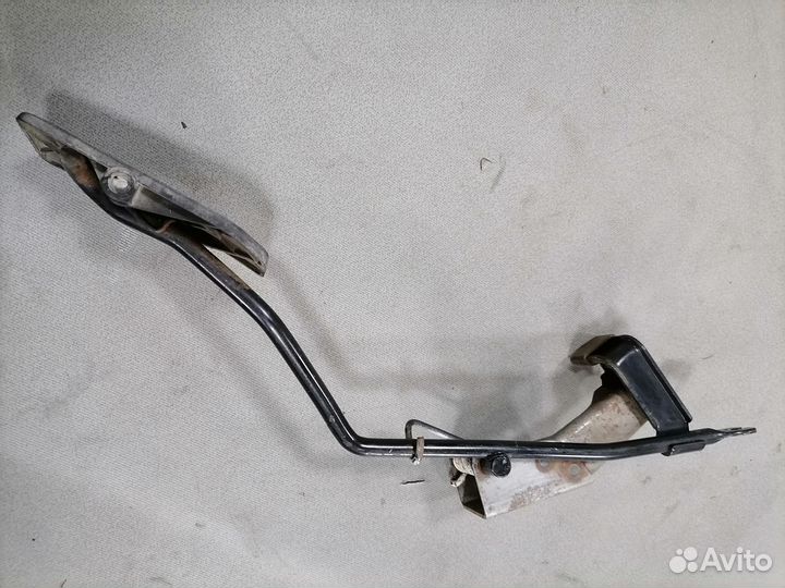 Педаль газа Nissan Bluebird CD20 2.0 1983-1990