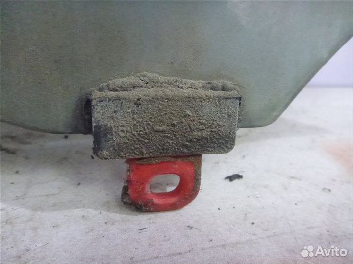 Стекло двери заднее левое Toyota Prius NHW20