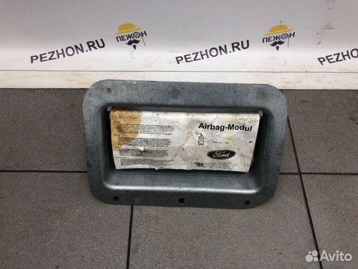 Подушка безопасности в торпедо Ford Mondeo