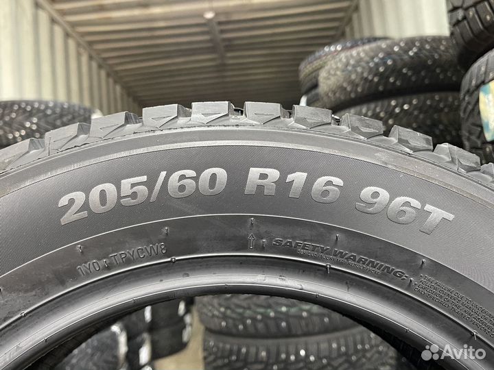 Kumho WinterCraft Ice Wi32 205/60 R16 96T