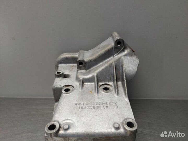 Кронштейн гур Mercedes-Benz E-Class W124 М102