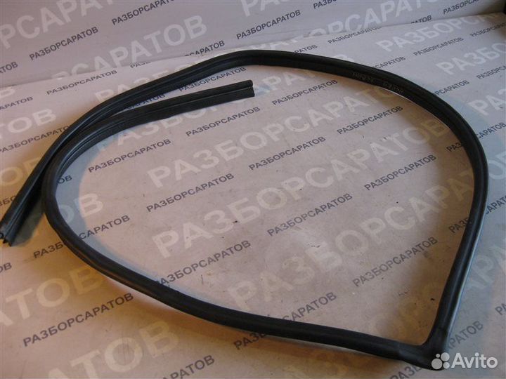 Уплотнитель проема двери передний левый Nissan