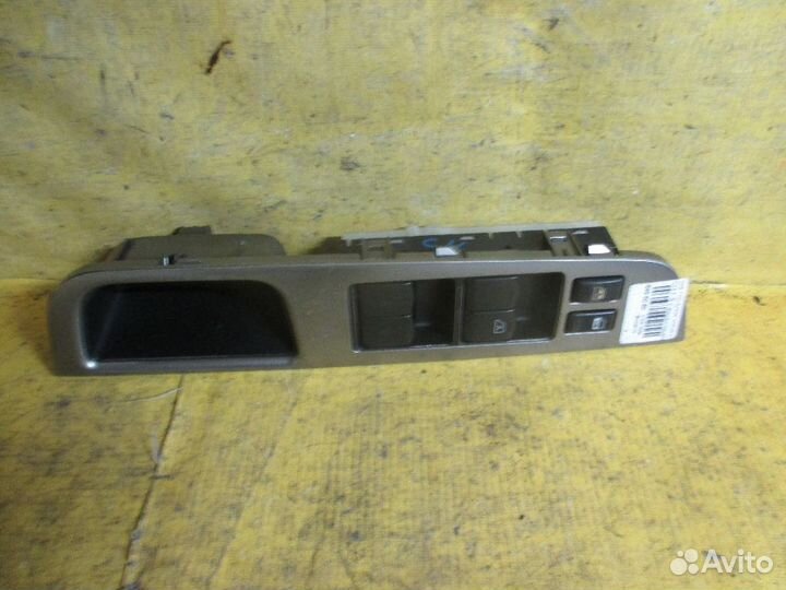 Блок упр-я стеклоподъемниками Nissan Tiida C11 (Переднее Правое)