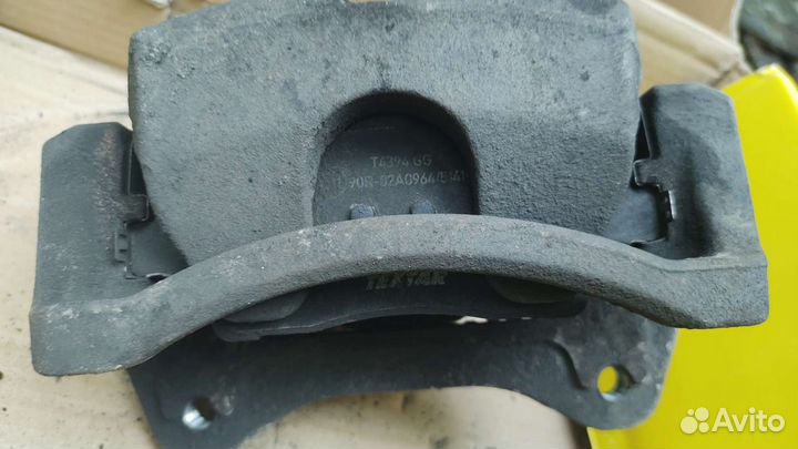 Суппорта передние Kia Stinger