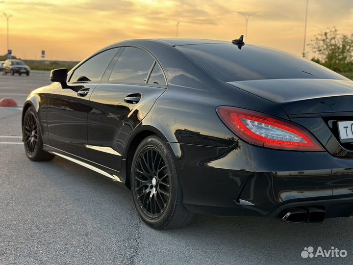 Мерседес банан CLS