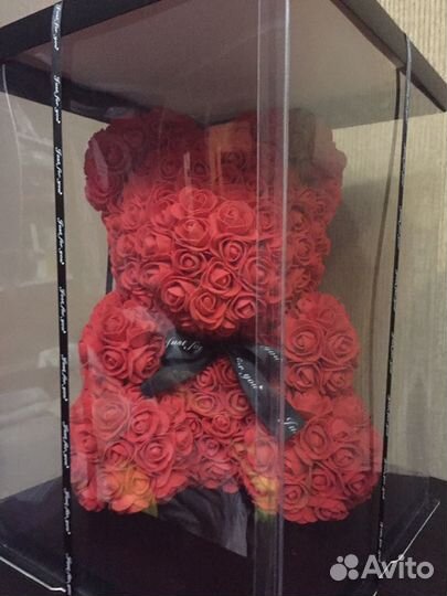 Большой мишка из роз