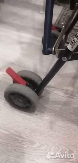 Прогулочная коляска трость